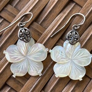 Hawaii solid sterling genuine mother of pearl flower earrings